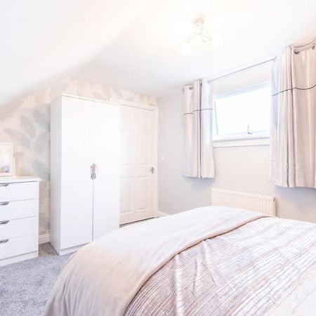 Bright, Fresh, Renovated 3 Bedroom Apartment In The Heart Of Montrose Angus Kültér fotó
