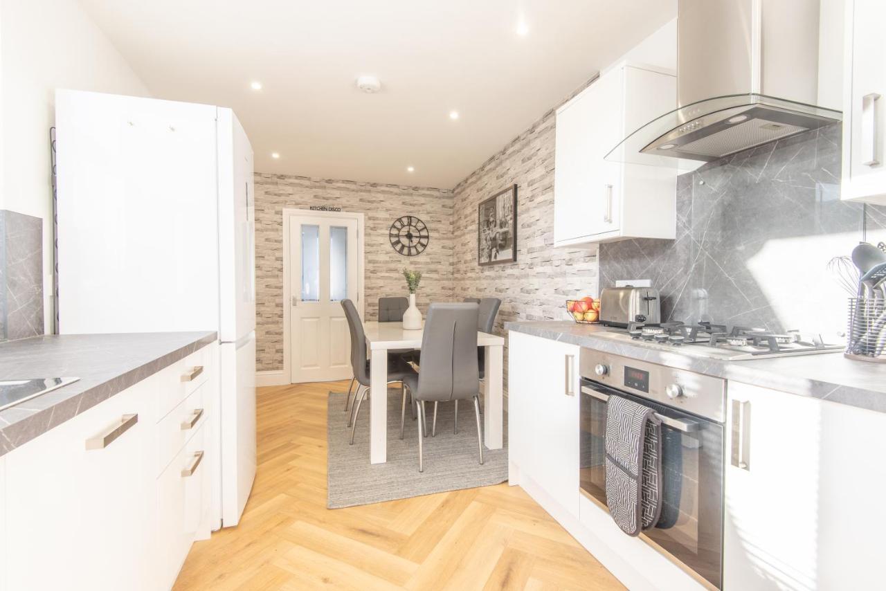 Bright, Fresh, Renovated 3 Bedroom Apartment In The Heart Of Montrose Angus Kültér fotó