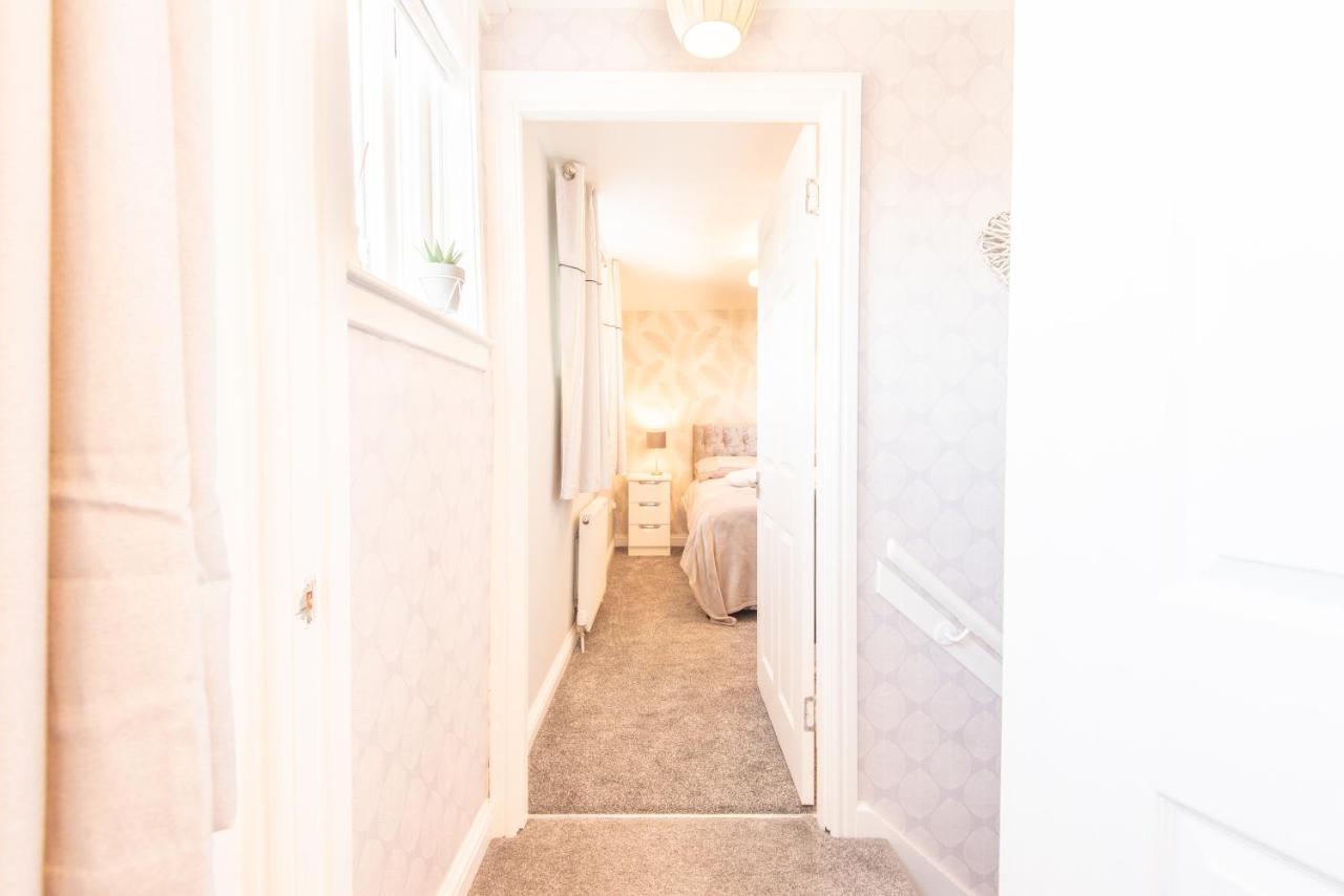 Bright, Fresh, Renovated 3 Bedroom Apartment In The Heart Of Montrose Angus Kültér fotó