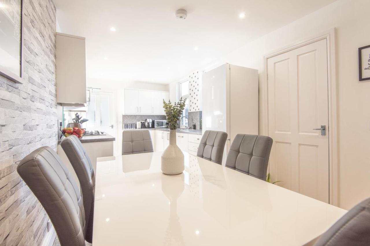 Bright, Fresh, Renovated 3 Bedroom Apartment In The Heart Of Montrose Angus Kültér fotó